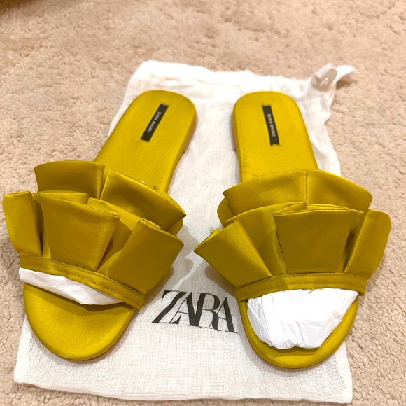 ZARA BASIC Lime Green Ruffle Sandals - Picture 1 of 3